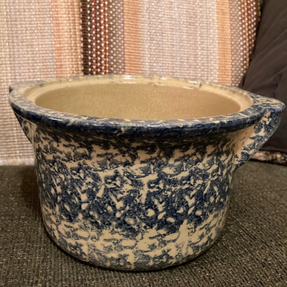 Roseville Ohio Blue and White Speckled Crock - Country Farmhouse - Picture 1 of 11